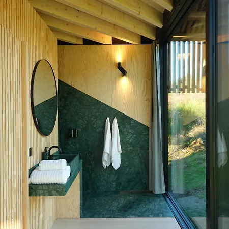 Hutstuf - The Weasel&hottub Ferienhaus *