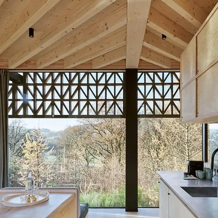 Hutstuf - The Weasel&hottub Ferienhaus *