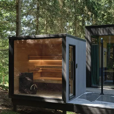 Hutstuf - The Weasel&hottub Ferienhaus