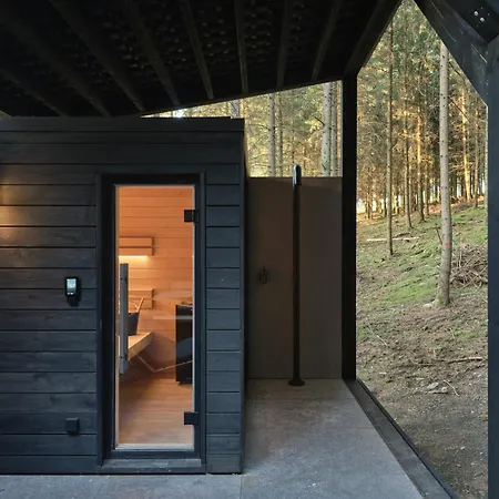 Hutstuf - The Weasel&hottub Ferienhaus *