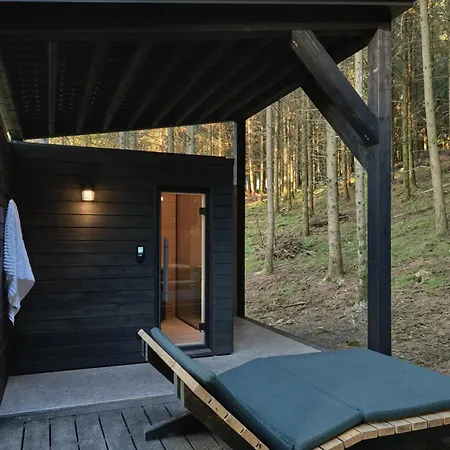 Hutstuf - The Weasel&hottub Ferienhaus