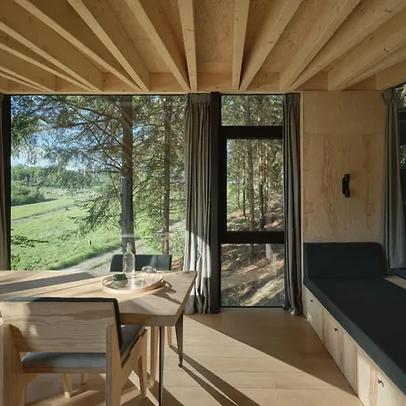 Hutstuf - The Weasel&hottub Ferienhaus